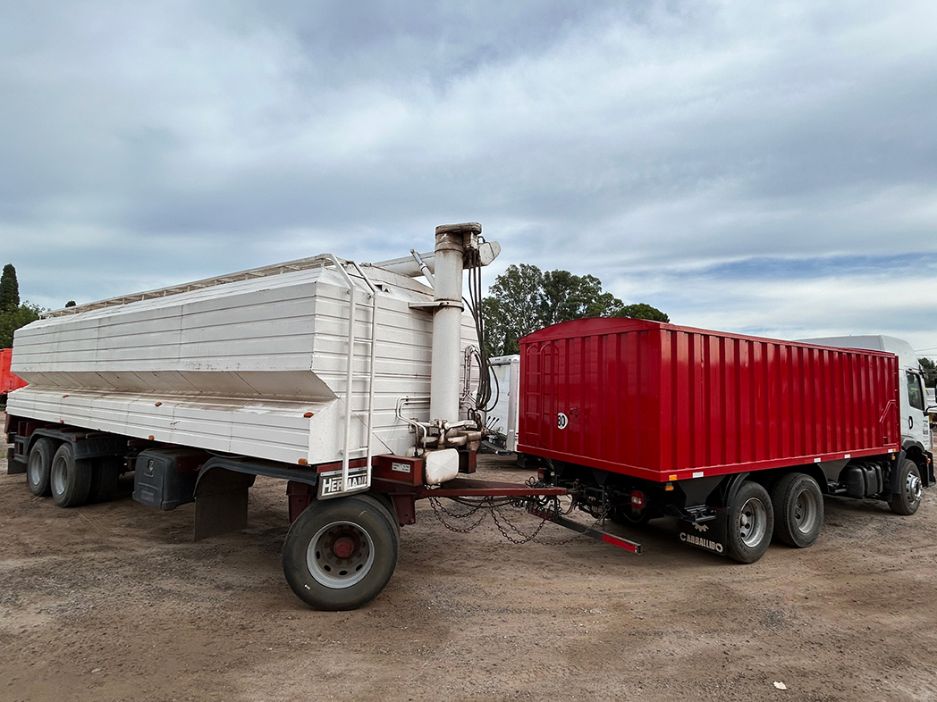 Tolva Autodescargable Lambert con chasis Hermann 3 ejes, 20 a 25 toneladas